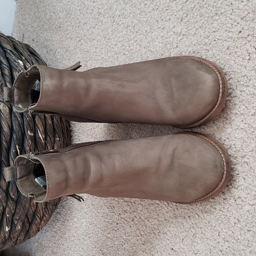 Blonde Waterproof Boots - Picture 2 of 9